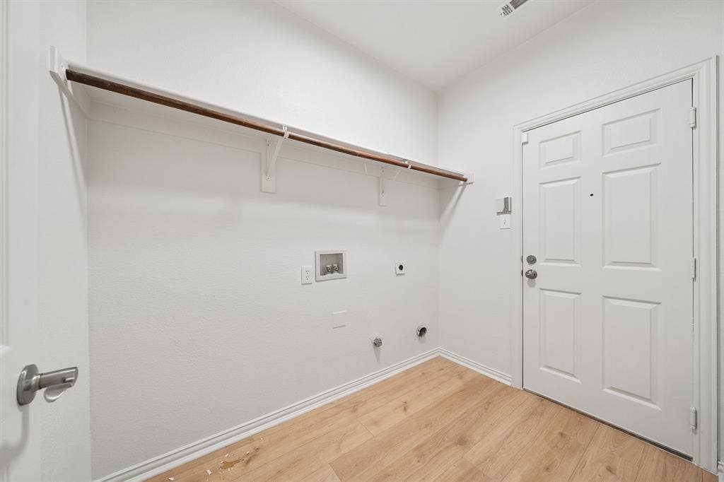 1005 Raspberry Lane, DeSoto, TX 75115