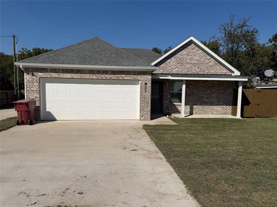 Property photo for 501 E 15th Street, Bonham, TX