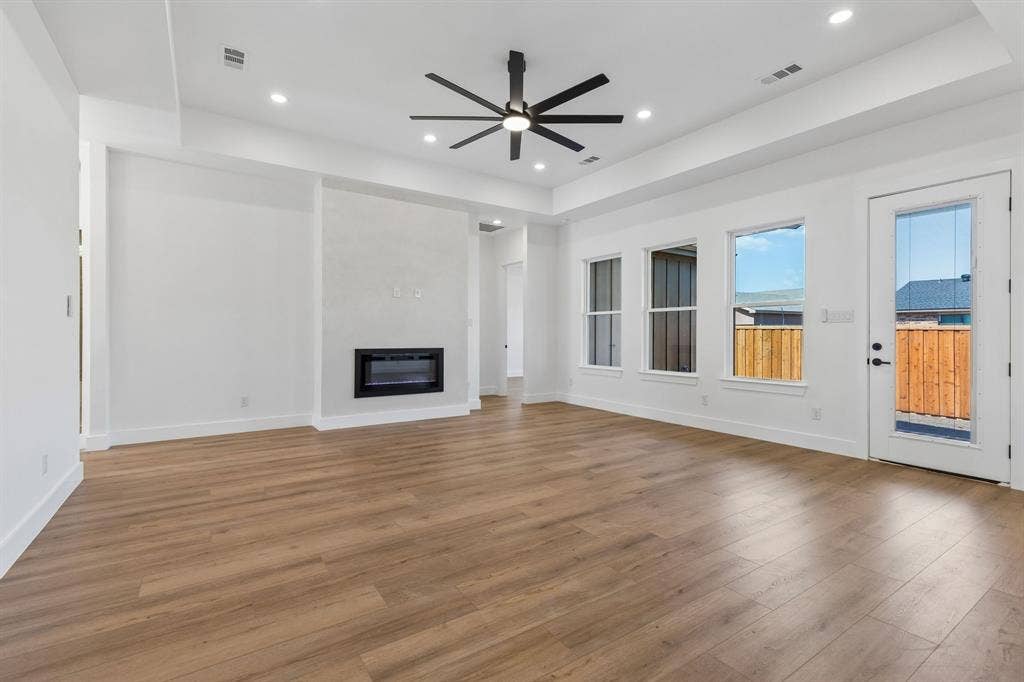 921 Woodcrest Drive, Lancaster, TX 75134 921 Woodcrest Drive, Lancaster, TX 75134