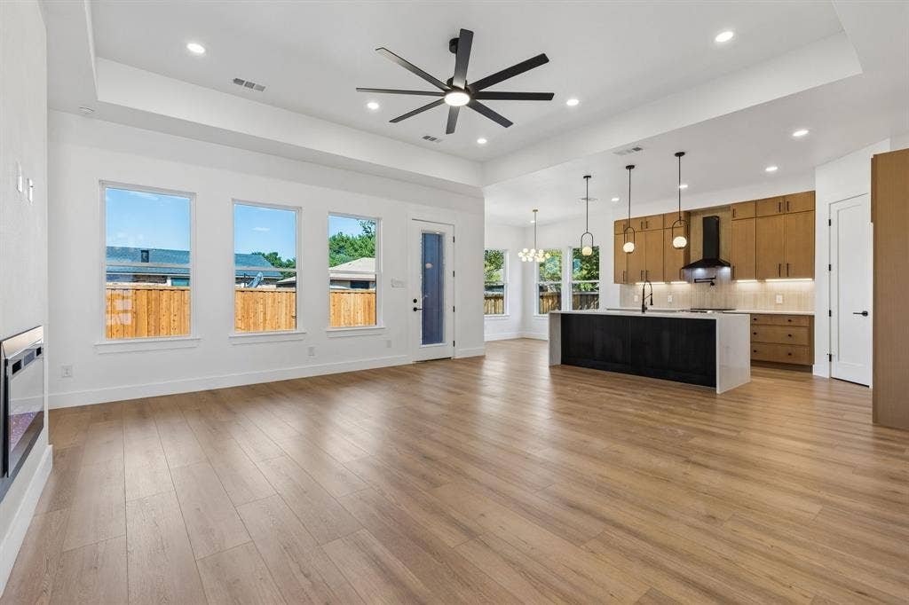 921 Woodcrest Drive, Lancaster, TX 75134 921 Woodcrest Drive, Lancaster, TX 75134