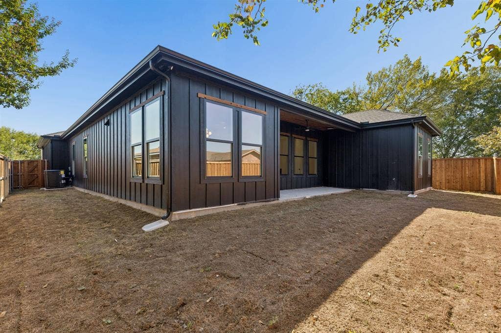 921 Woodcrest Drive, Lancaster, TX 75134 921 Woodcrest Drive, Lancaster, TX 75134