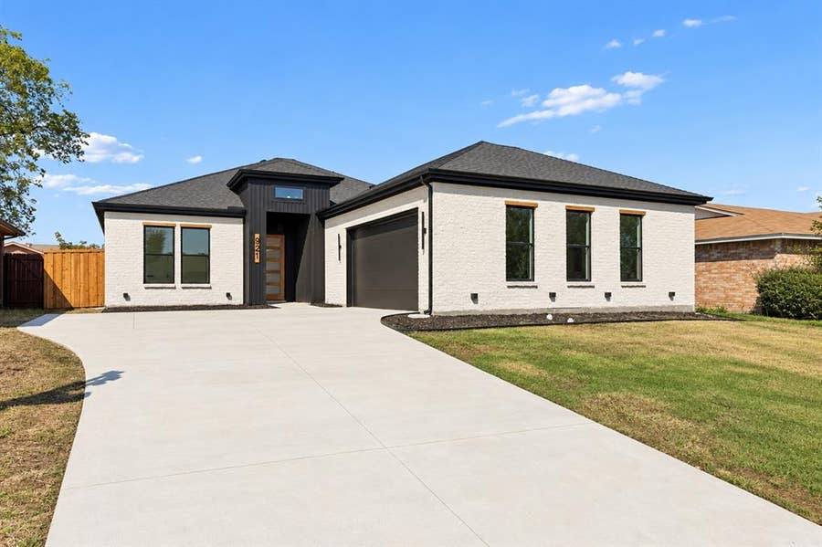 Property photo for 921 Woodcrest Drive, Lancaster, TX