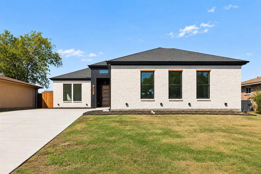 921 Woodcrest Drive, Lancaster, TX 75134 921 Woodcrest Drive, Lancaster, TX 75134
