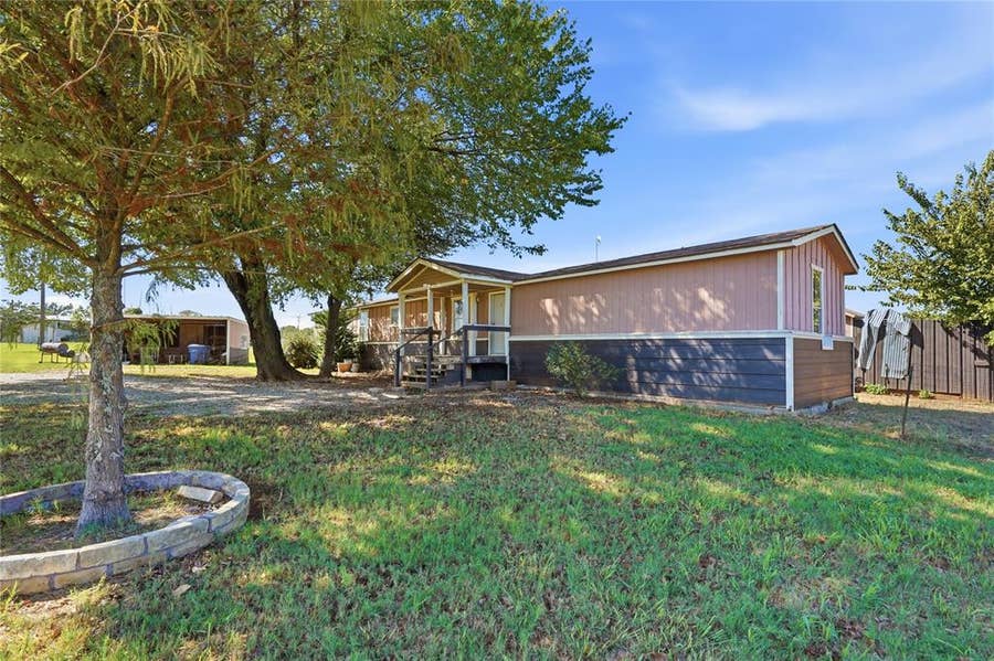 Property photo for 103 Woodland Court, Springtown, TX