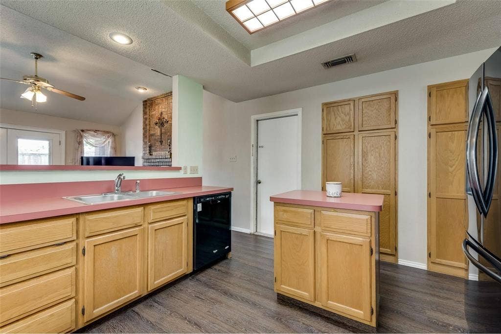 2616 Widgeon Way, Mesquite, TX 75181 2616 Widgeon Way, Mesquite, TX 75181