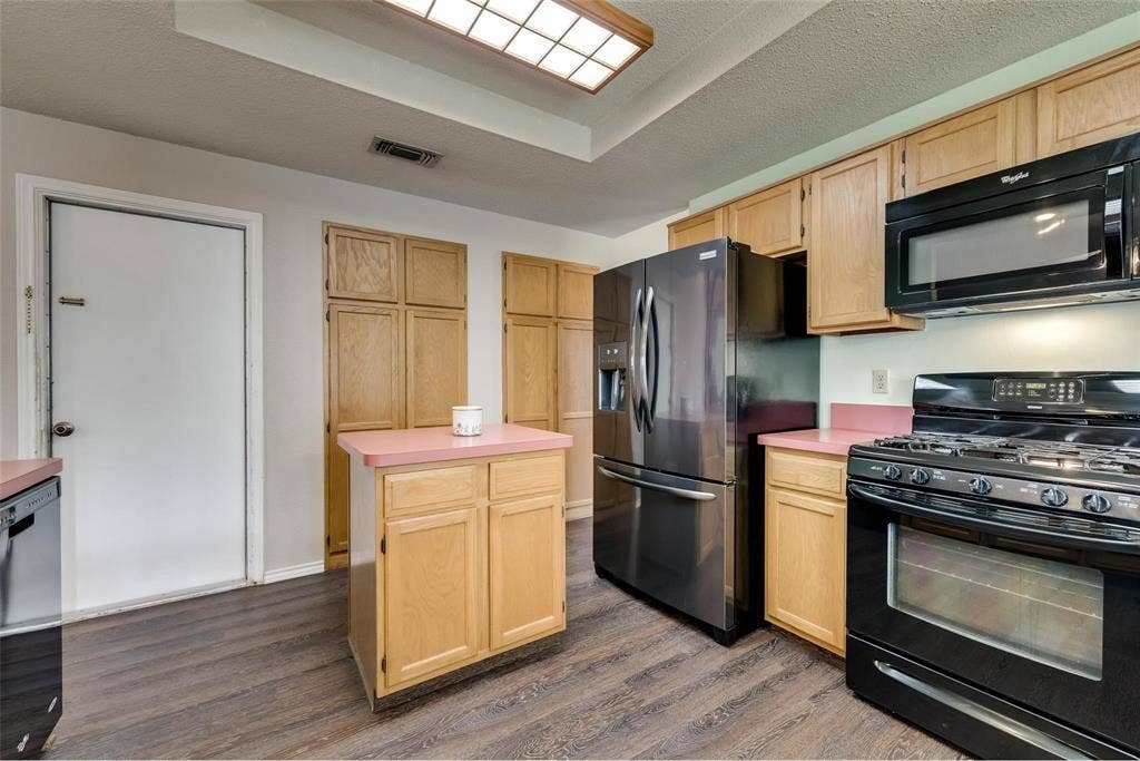 2616 Widgeon Way, Mesquite, TX 75181 2616 Widgeon Way, Mesquite, TX 75181
