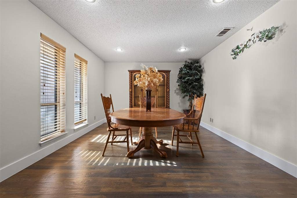2304 Belfry Court, Arlington, TX 76011