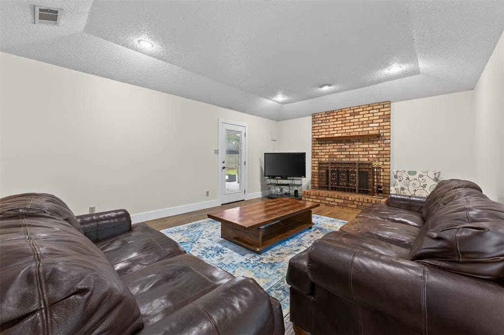 2304 Belfry Court, Arlington, TX 76011
