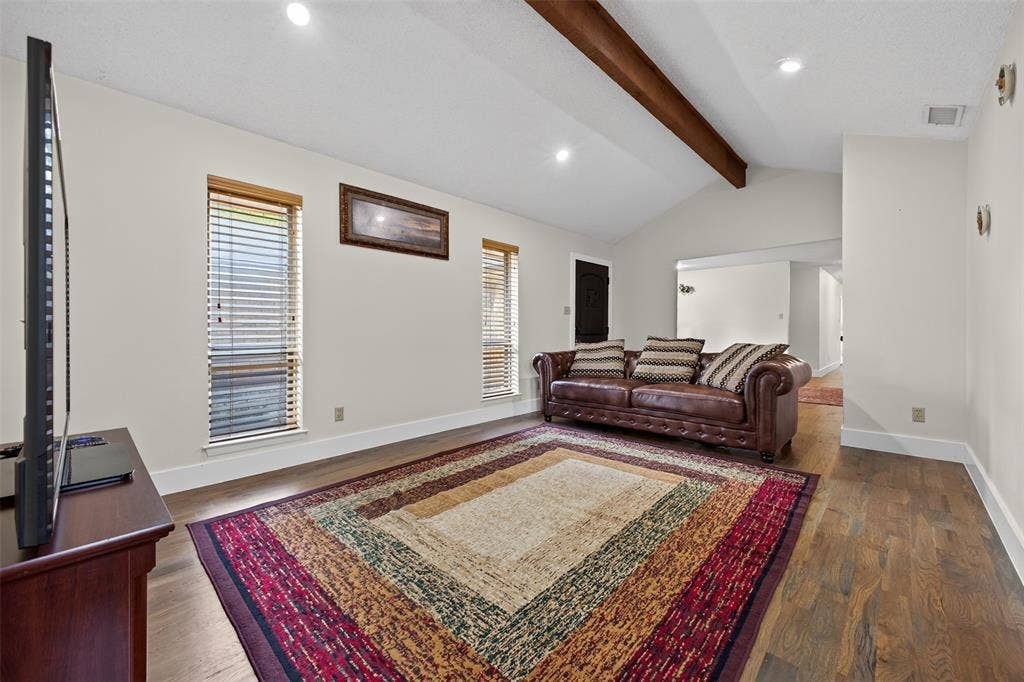 2304 Belfry Court, Arlington, TX 76011