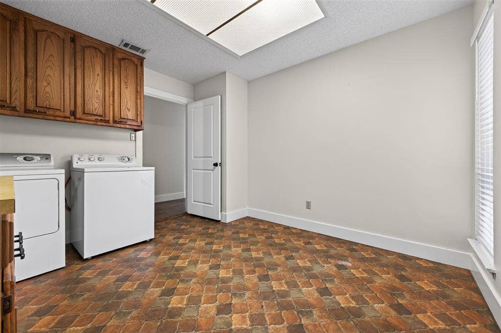 2304 Belfry Court, Arlington, TX 76011
