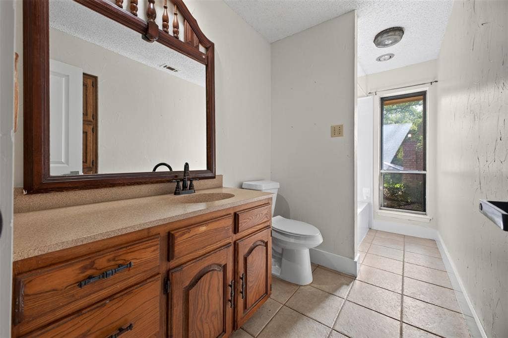 2304 Belfry Court, Arlington, TX 76011
