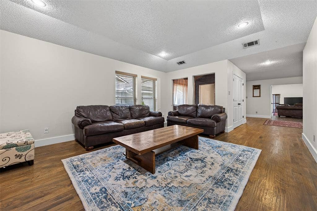 2304 Belfry Court, Arlington, TX 76011