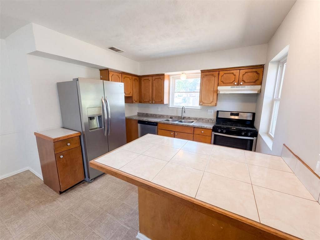 2331 Royal Drive, Garland, TX 75041 2331 Royal Drive, Garland, TX 75041