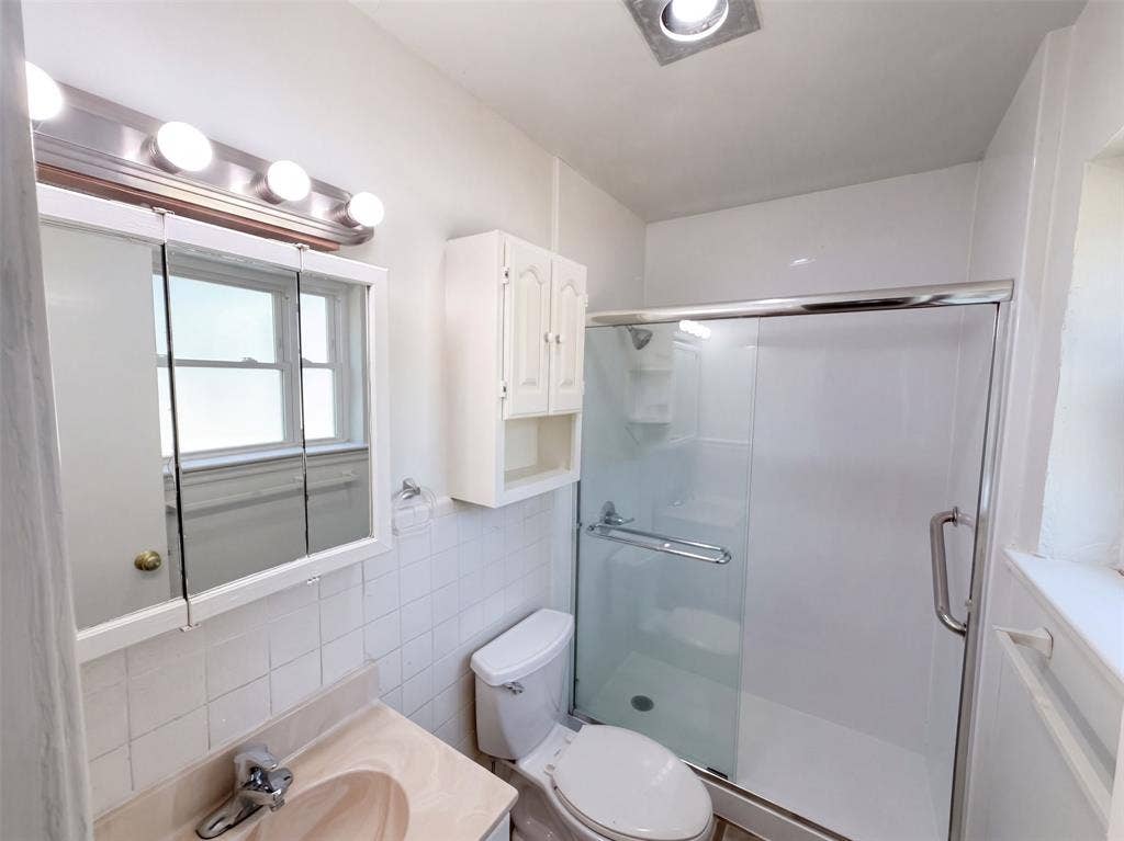 2331 Royal Drive, Garland, TX 75041 2331 Royal Drive, Garland, TX 75041