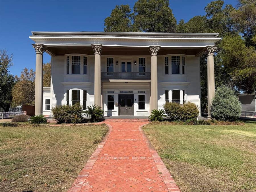 Property photo for 1012 W 3rd Avenue, Corsicana, TX