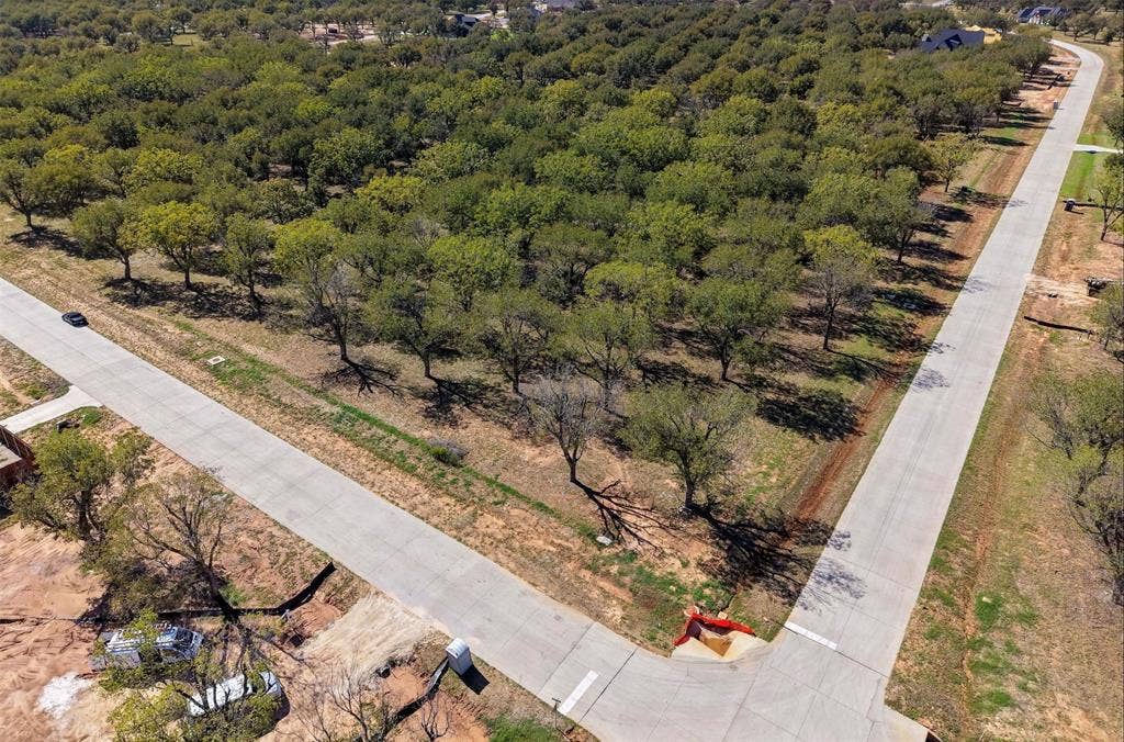 2513 Buckskin Drive, Granbury, TX 76049 2513 Buckskin Drive, Granbury, TX 76049
