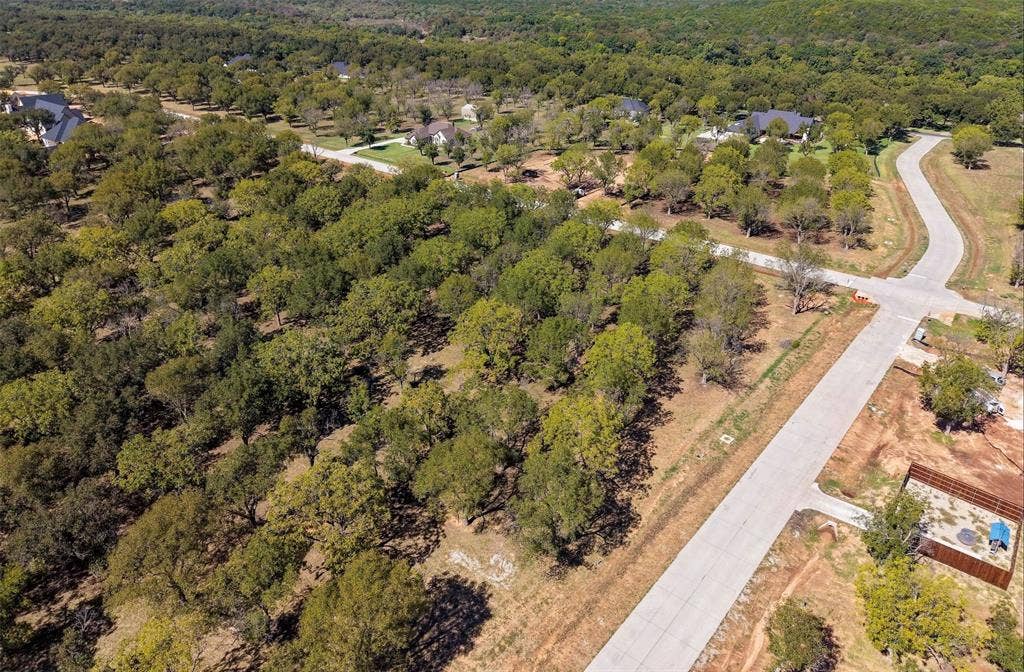 2513 Buckskin Drive, Granbury, TX 76049 2513 Buckskin Drive, Granbury, TX 76049