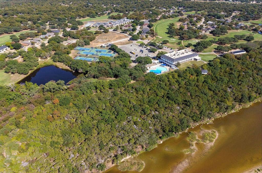2513 Buckskin Drive, Granbury, TX 76049 2513 Buckskin Drive, Granbury, TX 76049