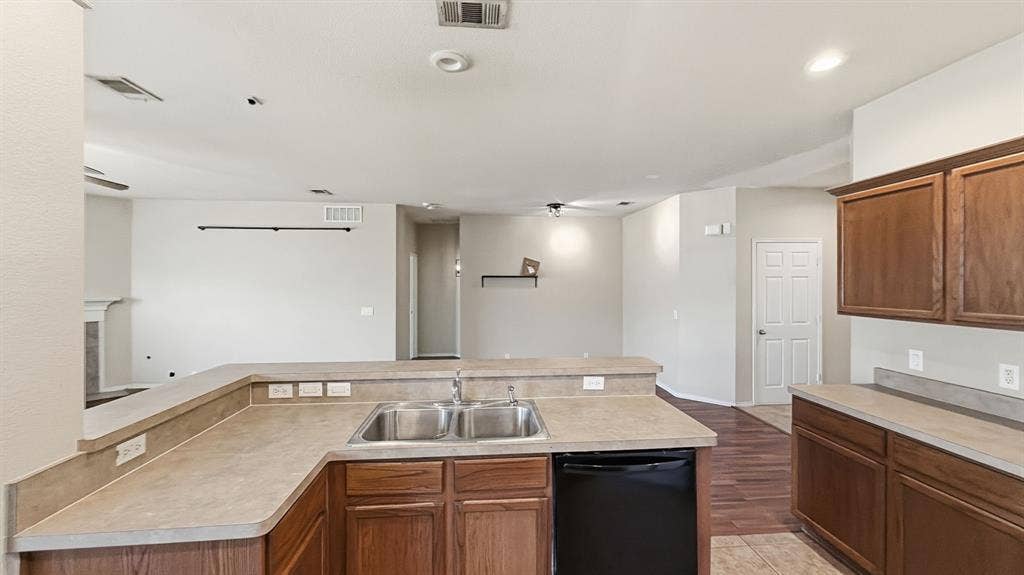 1029 Abigail Drive, Arlington, TX 76002 1029 Abigail Drive, Arlington, TX 76002