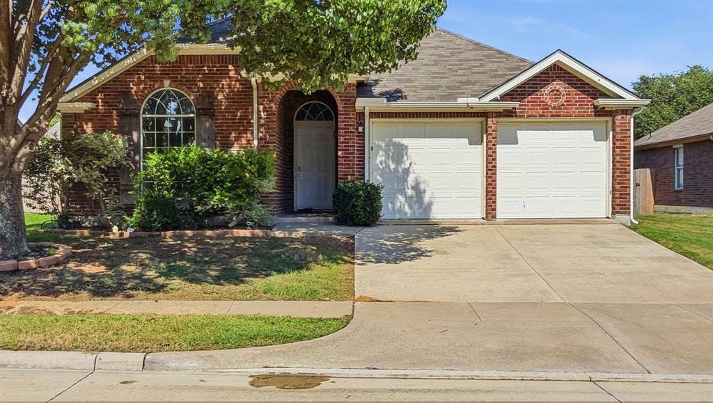 1029 Abigail Drive, Arlington, TX 76002 1029 Abigail Drive, Arlington, TX 76002