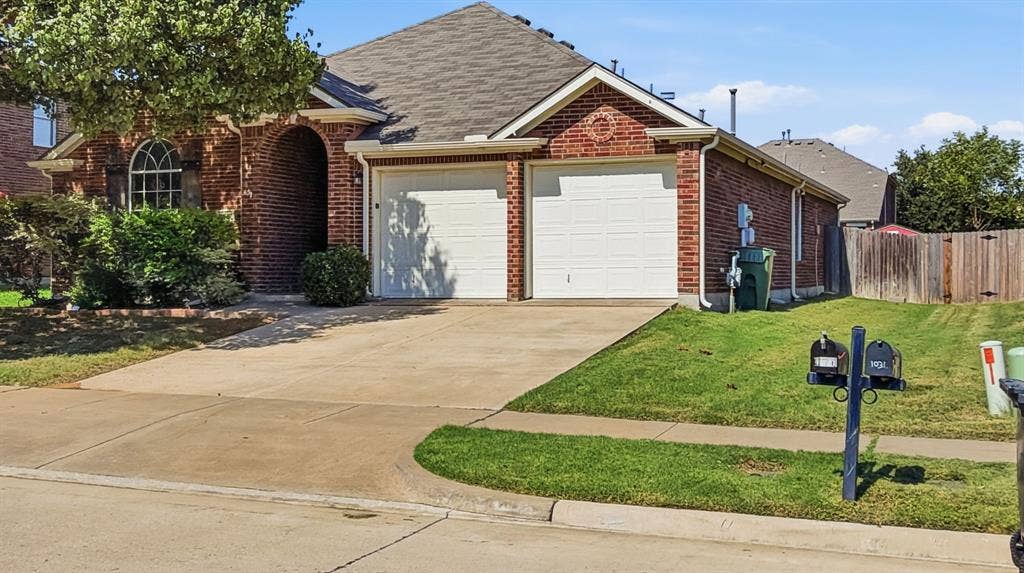1029 Abigail Drive, Arlington, TX 76002 1029 Abigail Drive, Arlington, TX 76002