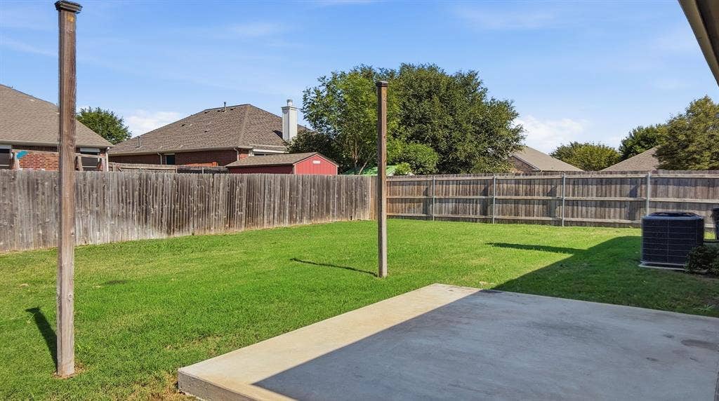 1029 Abigail Drive, Arlington, TX 76002 Back yard extended concrete patio
