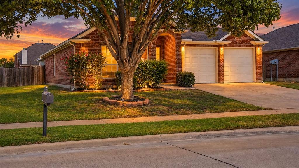 1029 Abigail Drive, Arlington, TX 76002 1029 Abigail Drive, Arlington, TX 76002