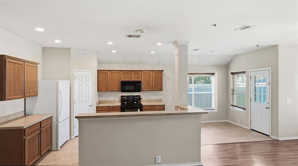 1029 Abigail Drive, Arlington, TX 76002 1029 Abigail Drive, Arlington, TX 76002