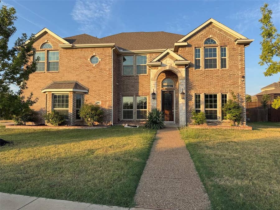 Property photo for 908 Heath Creek Drive, DeSoto, TX