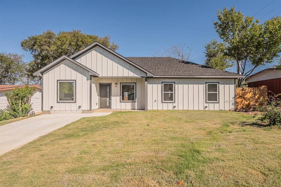Property photo for 1019 Newby Avenue, Bridgeport, TX