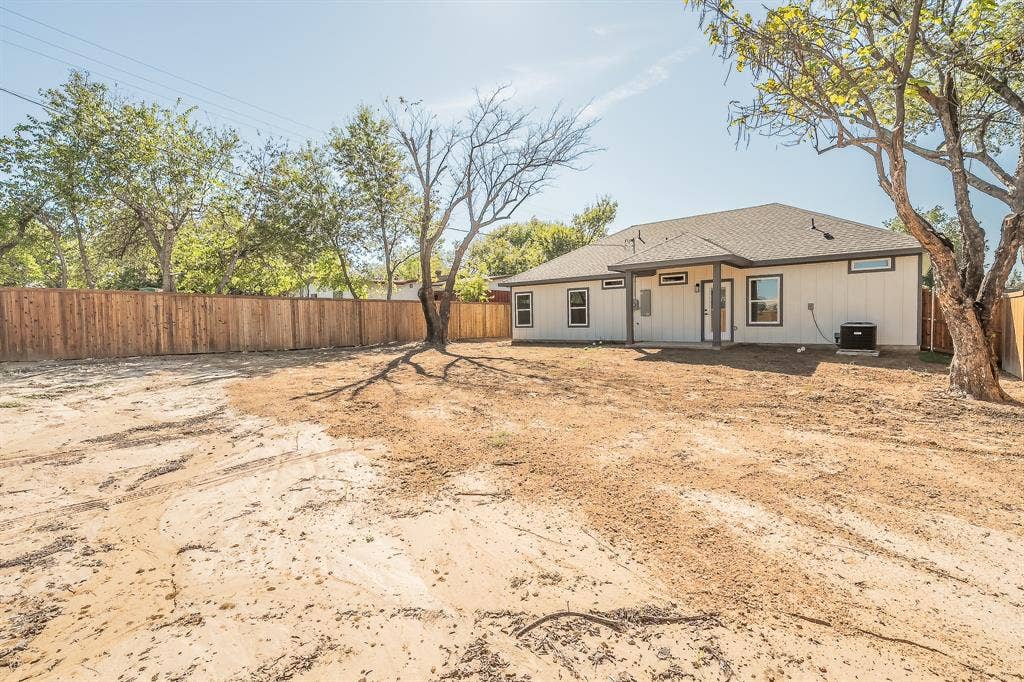 1019 Newby Avenue, Bridgeport, TX 76426