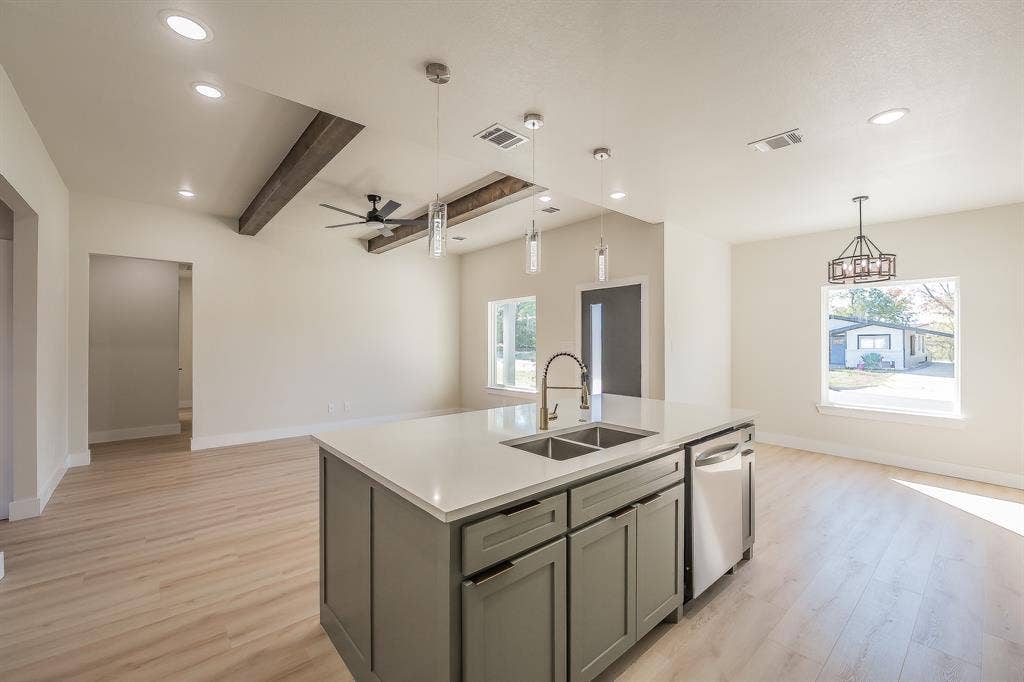 1019 Newby Avenue, Bridgeport, TX 76426