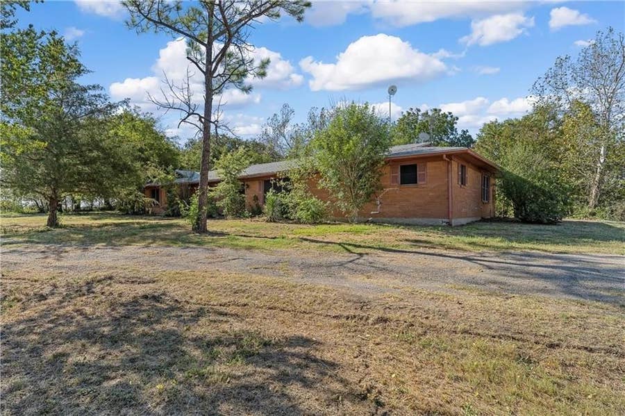Property photo for 4961 State Highway 6, Riesel, TX