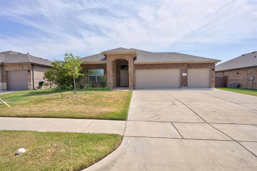 Property photo for 1203 Larkspur Lane, Cleburne, TX