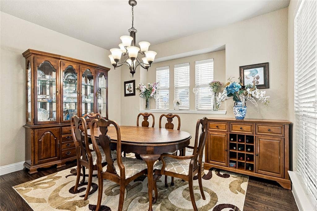 2820 Mariposa Drive, Grand Prairie, TX 75054 Spacious dining area, perfect for gathering and entertaining.
