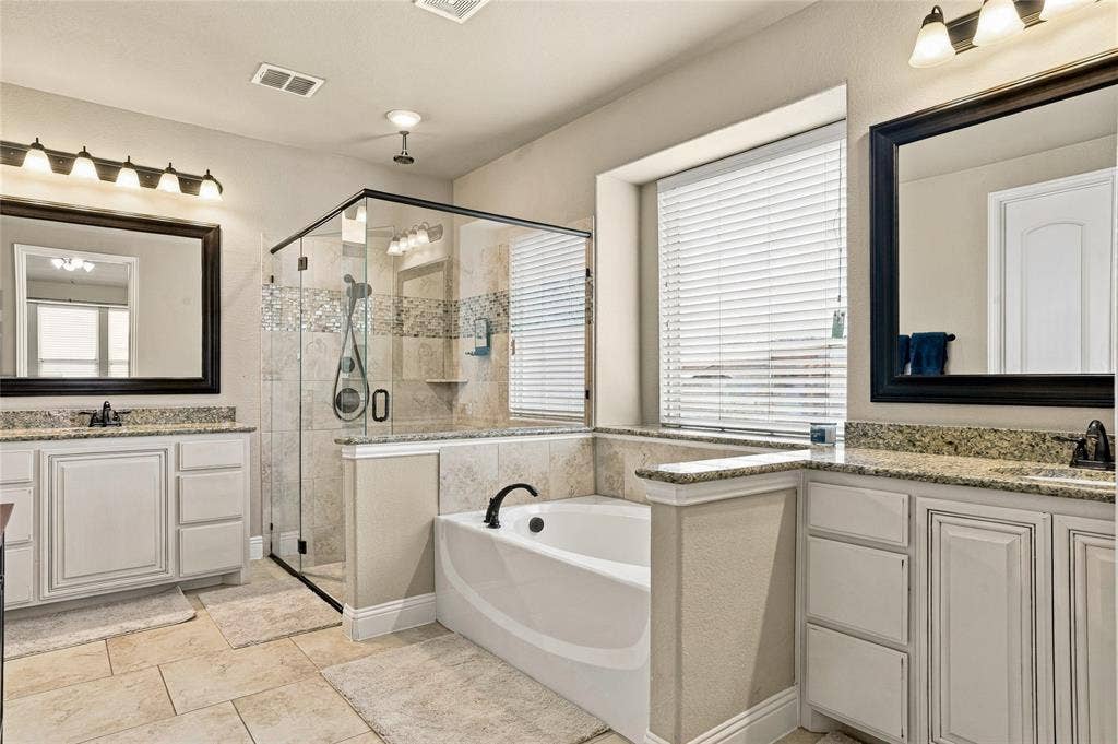 2820 Mariposa Drive, Grand Prairie, TX 75054 Primary bathroom featuring dual sinks and ample vanity storage.