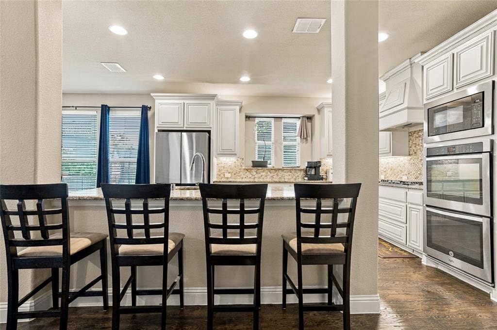 2820 Mariposa Drive, Grand Prairie, TX 75054 Open kitchen layout offering functionality and room to gather.