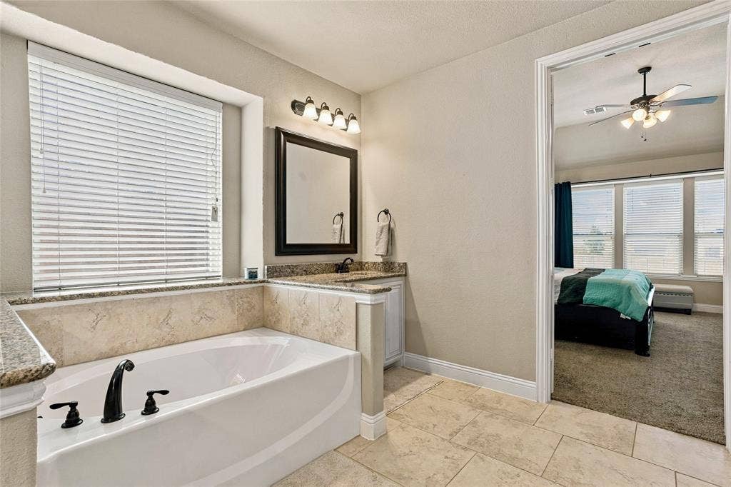 2820 Mariposa Drive, Grand Prairie, TX 75054 Additional bathroom view
