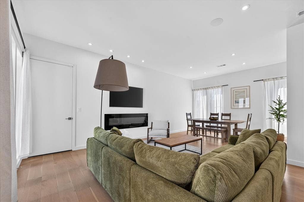 835 Nomas Street, Dallas, TX 75212 Open-concept living space featuring wood-finish flooring, recessed lighting, and an electric linear fireplace