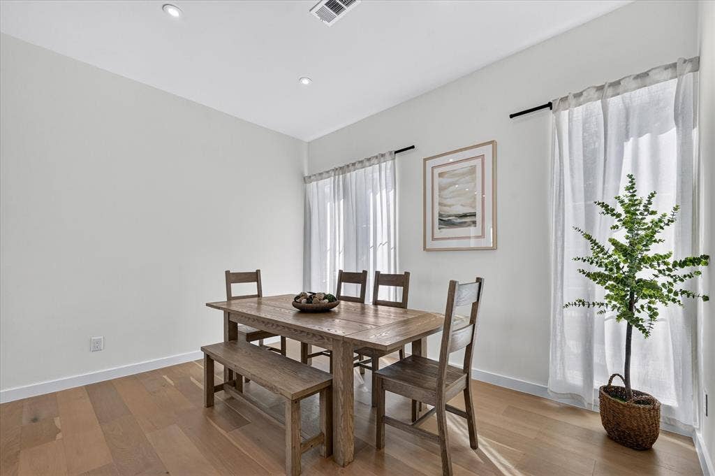 835 Nomas Street, Dallas, TX 75212 Recessed lighting illuminates wood-finish flooring
