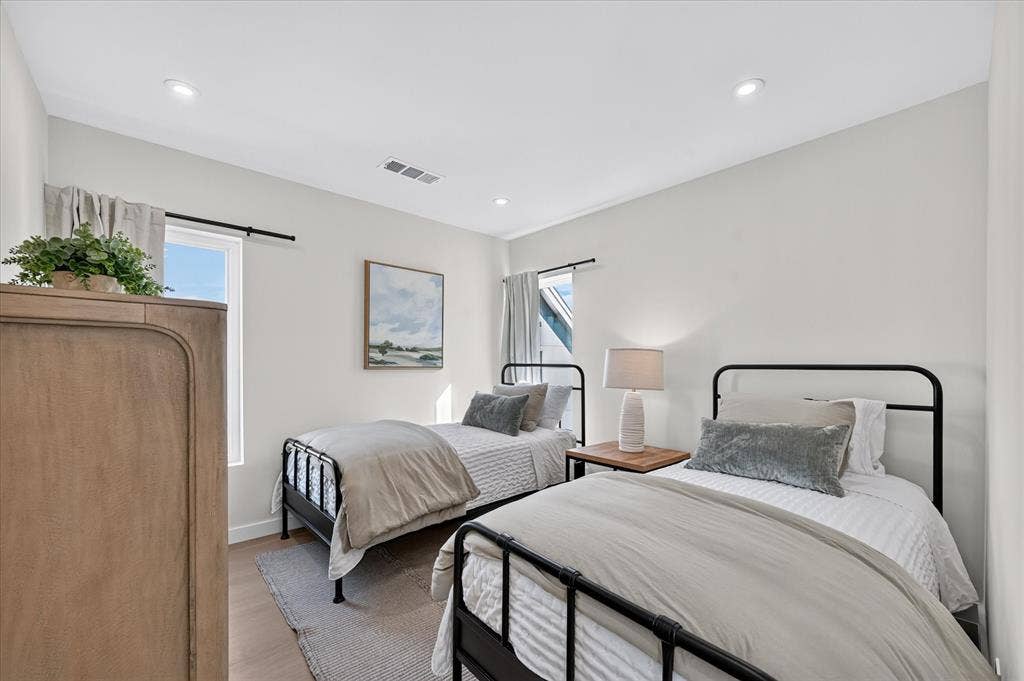 835 Nomas Street, Dallas, TX 75212 Recessed lighting, wood-finish flooring, and white walls