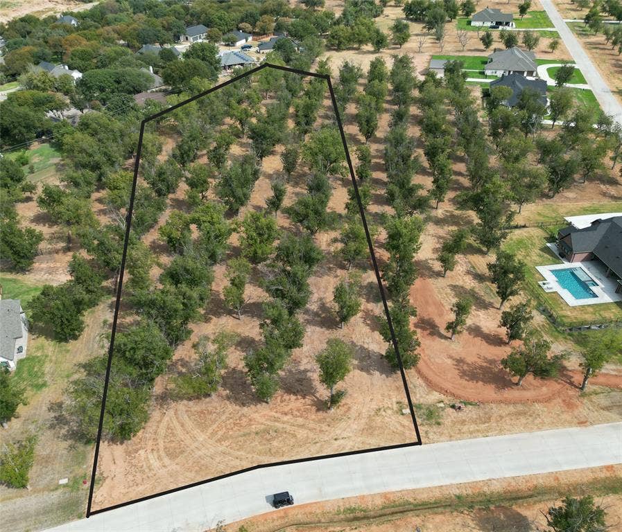 Property photo for 930 E Landings Drive, Granbury, TX