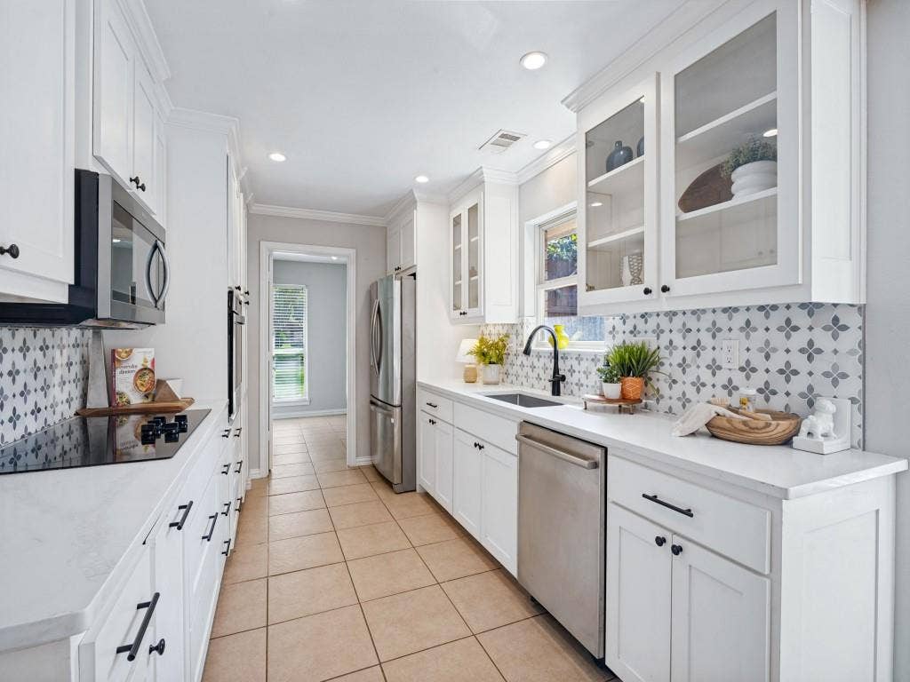 1811 Centenary Drive, Richardson, TX 75081 1811 Centenary Drive, Richardson, TX 75081