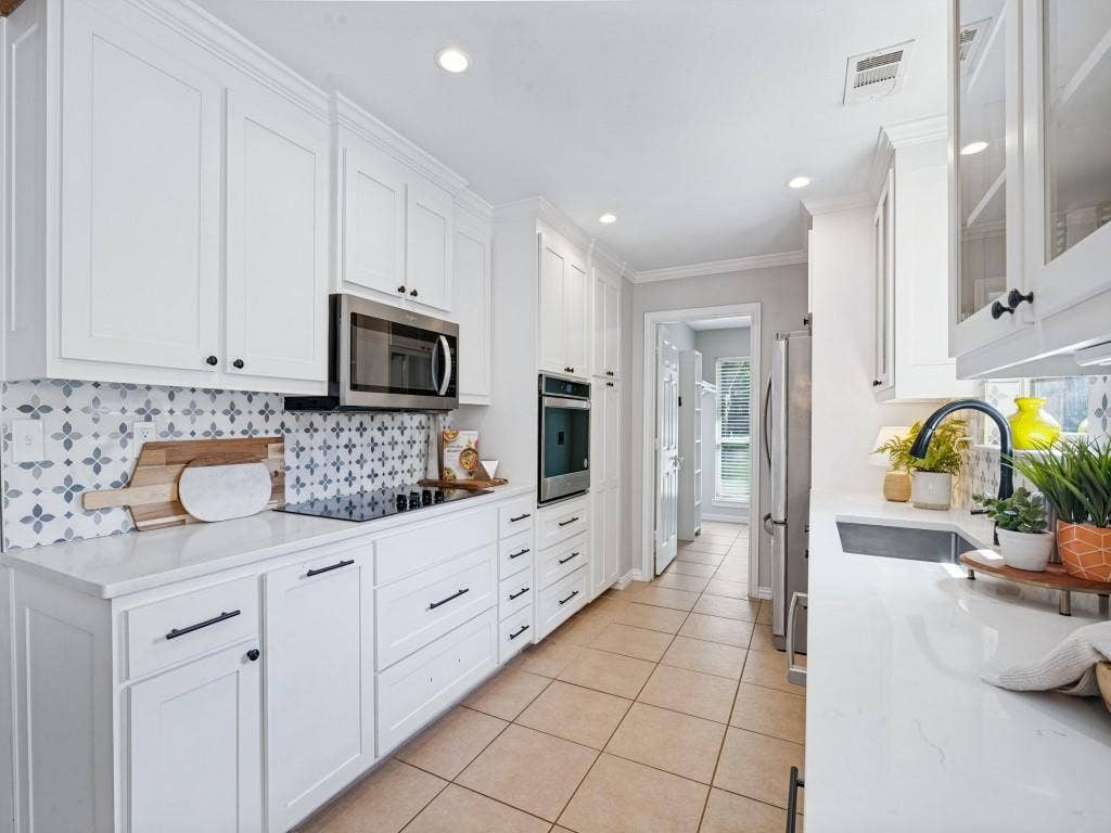 1811 Centenary Drive, Richardson, TX 75081 1811 Centenary Drive, Richardson, TX 75081