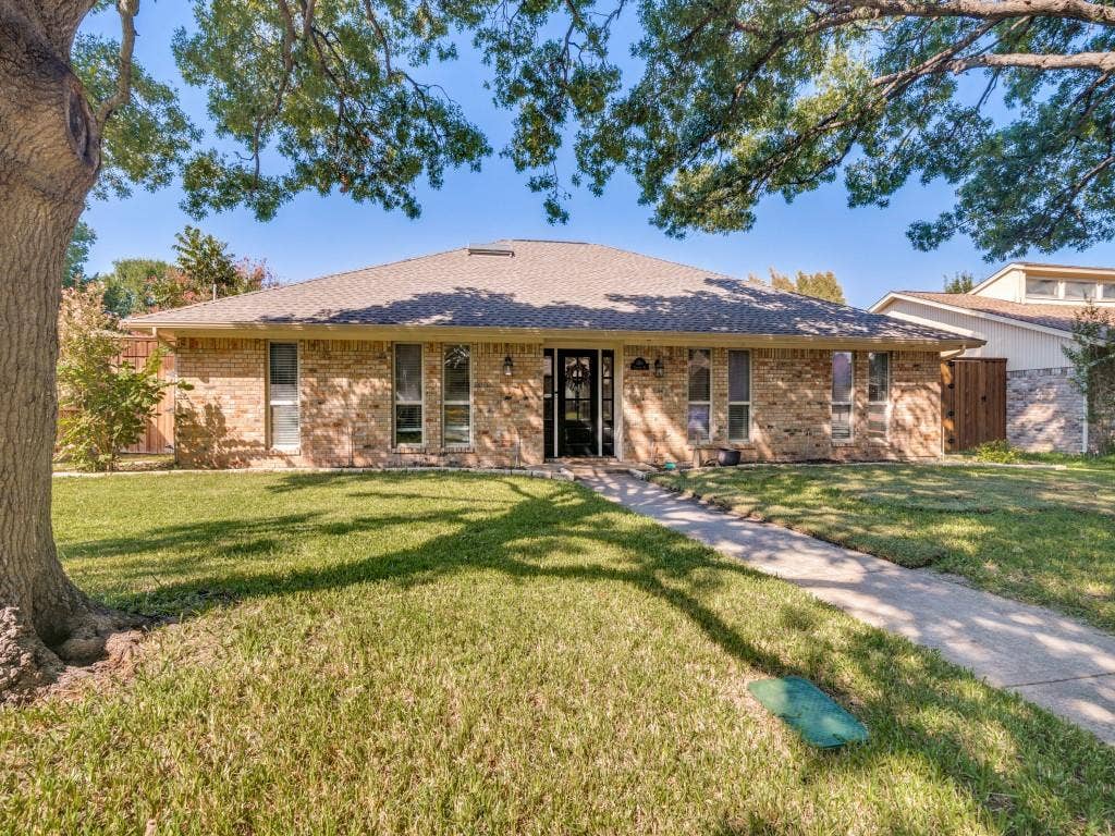 1811 Centenary Drive, Richardson, TX 75081 1811 Centenary Drive, Richardson, TX 75081