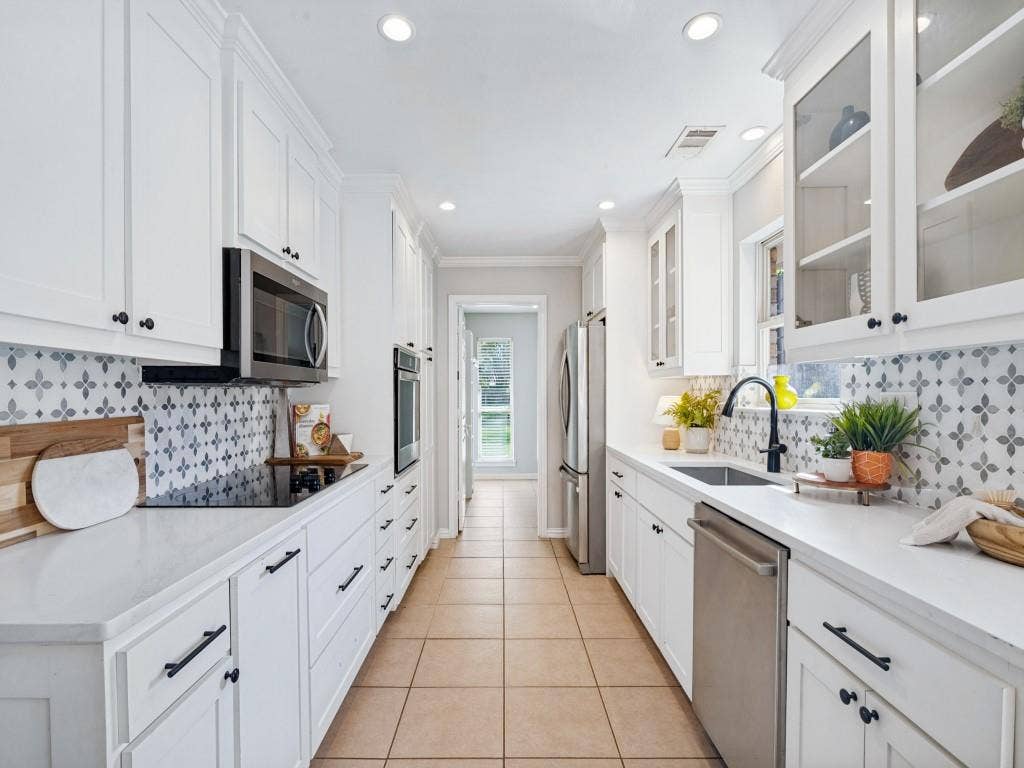 1811 Centenary Drive, Richardson, TX 75081 1811 Centenary Drive, Richardson, TX 75081