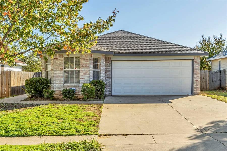 Property photo for 2920 Newport Avenue, Denton, TX
