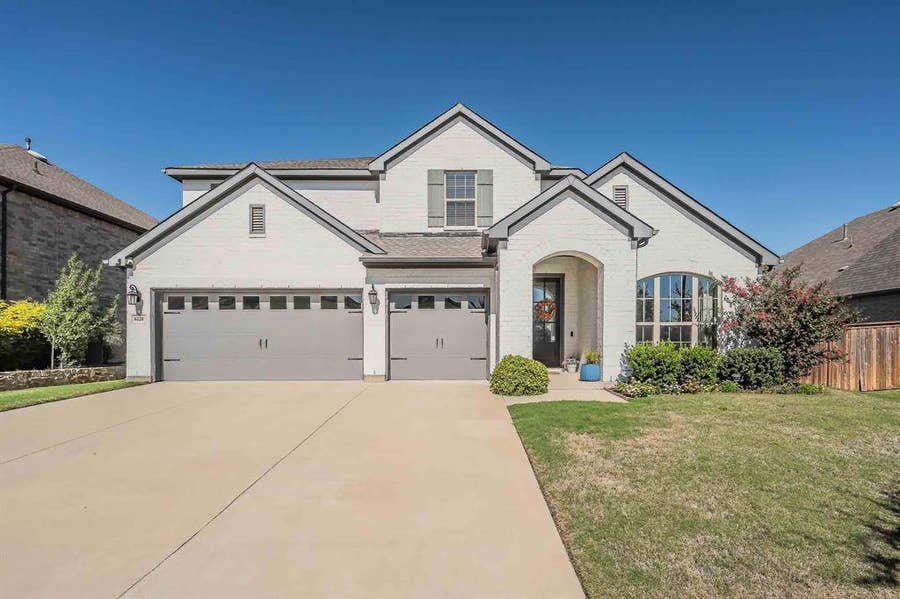 Property photo for 6220 Tavolo Parkway, Fort Worth, TX