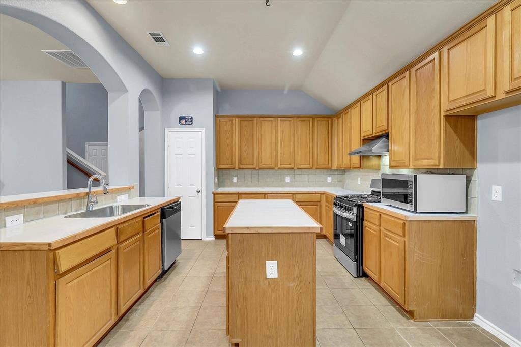6710 Creek Bend, Rowlett, TX 75089 6710 Creek Bend, Rowlett, TX 75089
