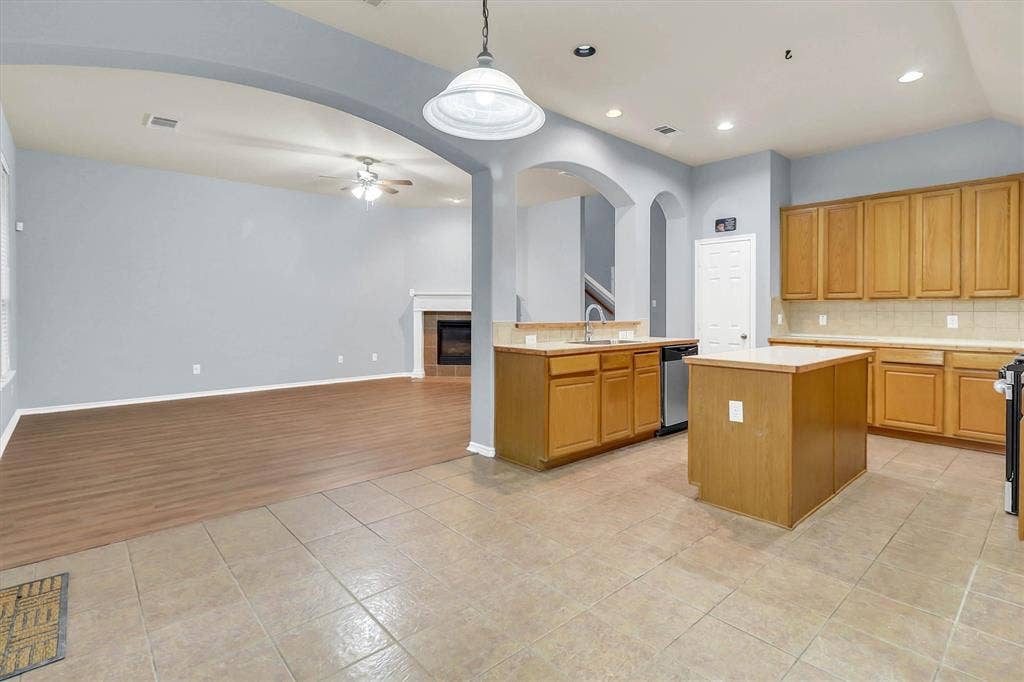 6710 Creek Bend, Rowlett, TX 75089 6710 Creek Bend, Rowlett, TX 75089